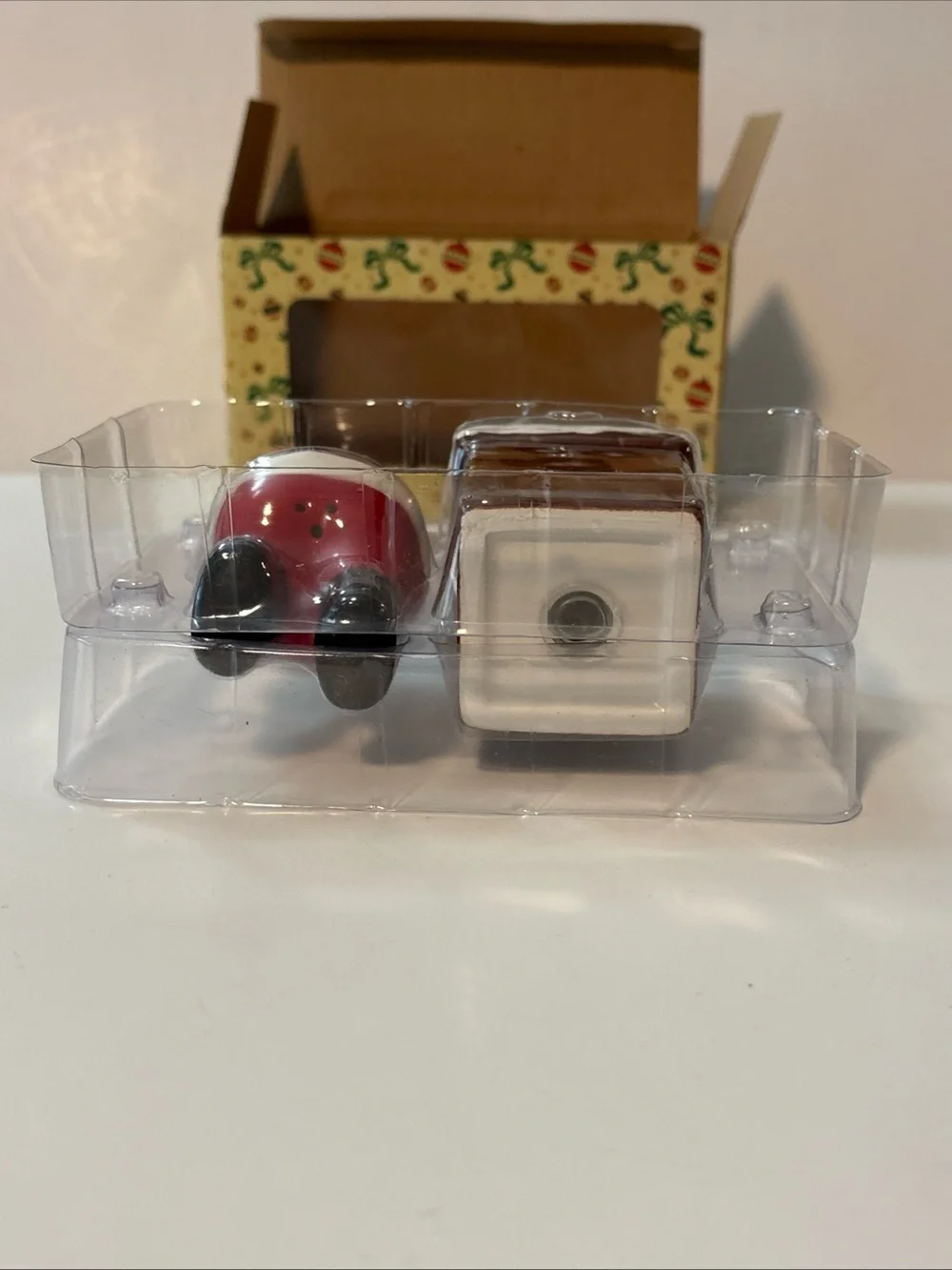 Tinsel Town Santa In Chimney Ceramic Salt and Pepper Set 180 Degrees Unused